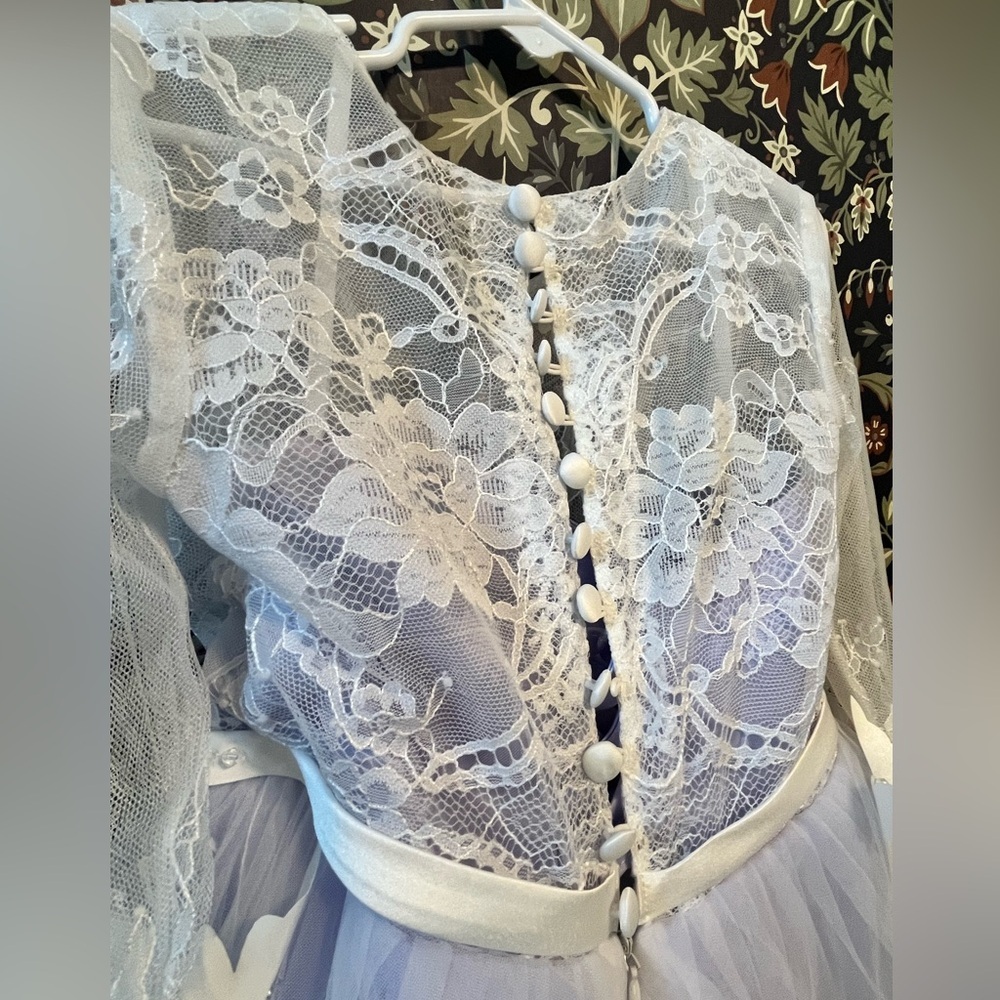 Girls Elegant Butterfly White Lace and Lavender Tulle Dress - Picture 6 of 8